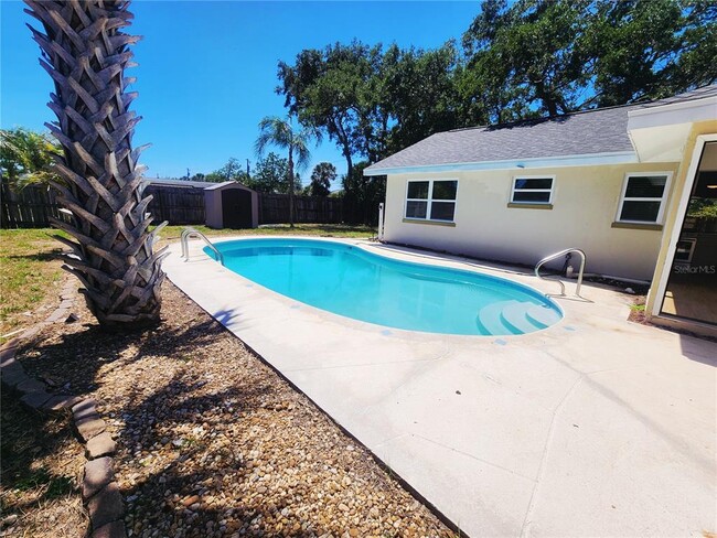 Building Photo - 2494 Del Rio Way