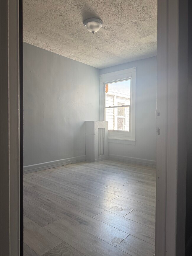 Building Photo - 1015 Birch St