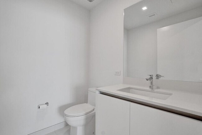 Building Photo - 900 N Ocean Blvd