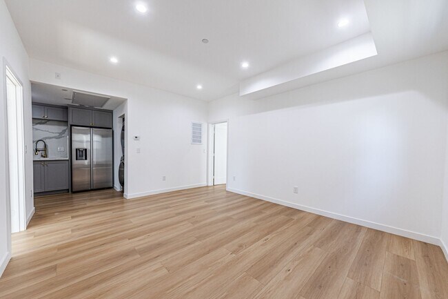 Building Photo - 5253 Agnes Ave