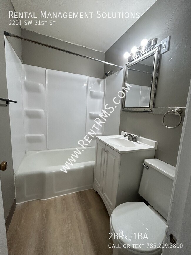 Building Photo - 2201 SW 21st St