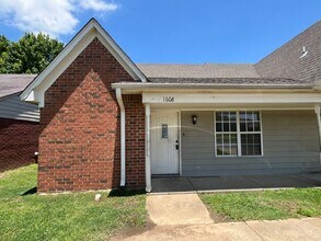 Building Photo - Renovated 3 Bedroom 3 Bath Townhome for Rent!