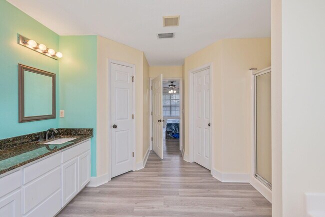 Building Photo - 6100 Saddle Horse Ln