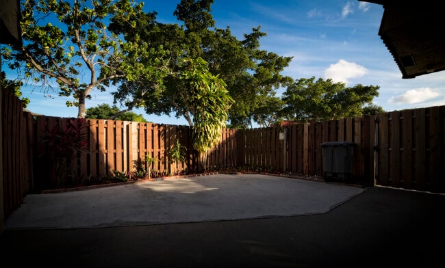 Building Photo - 8353 Trent Ct