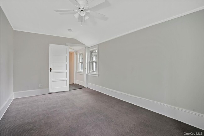 Building Photo - 9 Ridgeview Ave