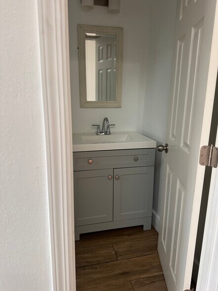 Building Photo - 283 McCreery Ave