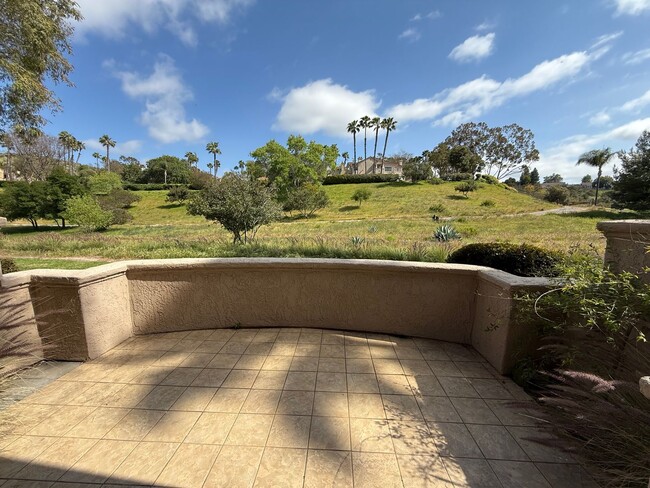 Building Photo - Beautiful 2 Bed, 2.5 Bath Two-Story Townho...