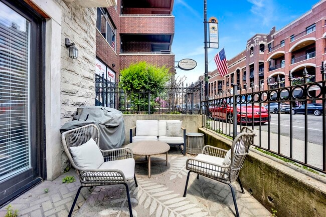 Building Photo - 2846 N Halsted St