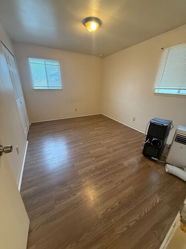 Building Photo - 15411 Barat Ave