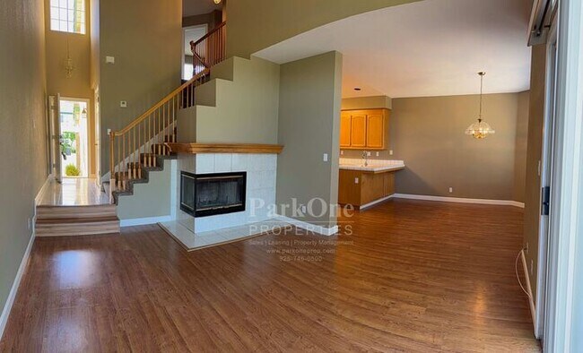 Building Photo - Updated Townhouse in Clayton Available for Lease now!