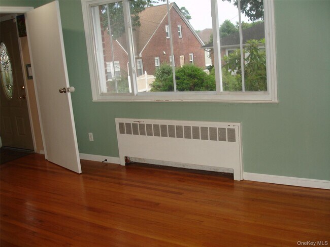 Building Photo - 253 Frederick Ave