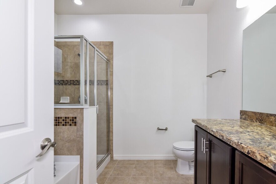 Building Photo - 1309 Canyon Oaks Dr