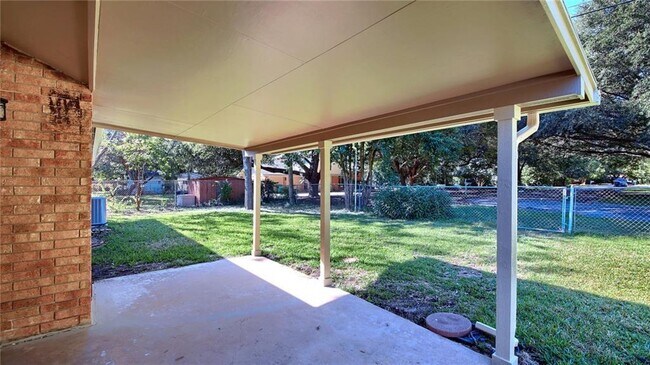 Building Photo - 1609 Castlewood Ct