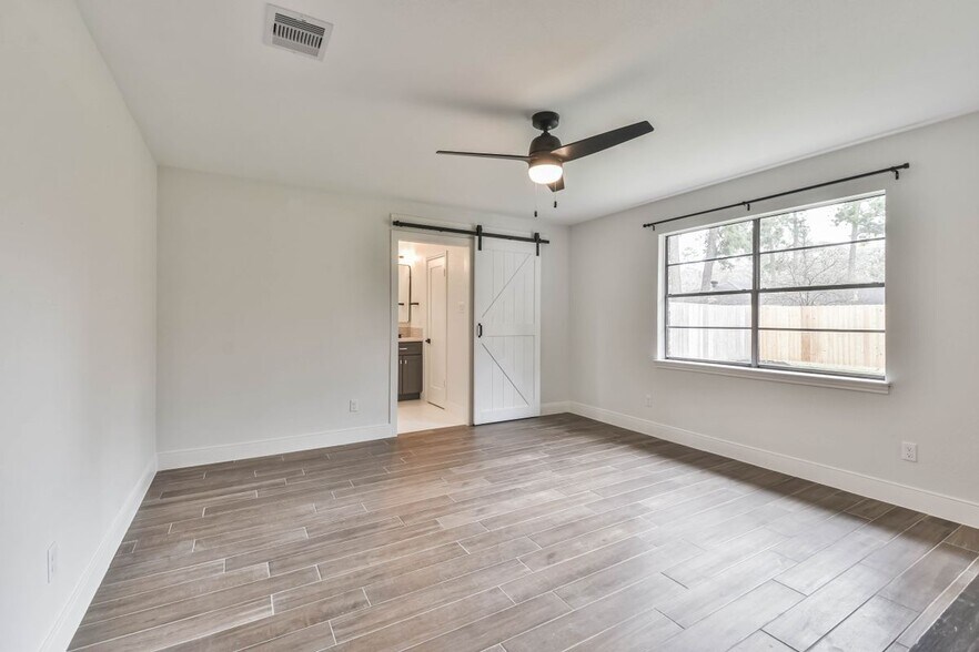 Building Photo - 2718 Foliage Green Dr