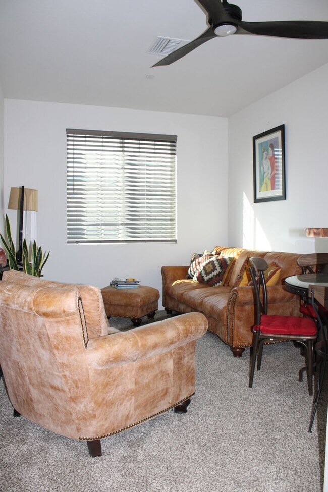 Building Photo - 1327 Clasico Dr