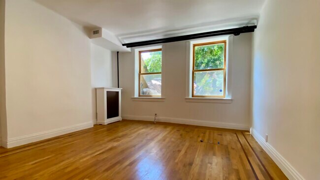 Building Photo - 284 4th St