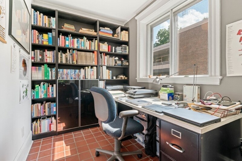 Building Photo - 43 Linnaean St