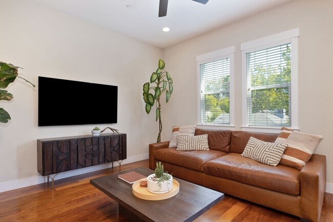 Building Photo - 3 bedroom | 2.5 bathroom | Crocker Village Brownstone