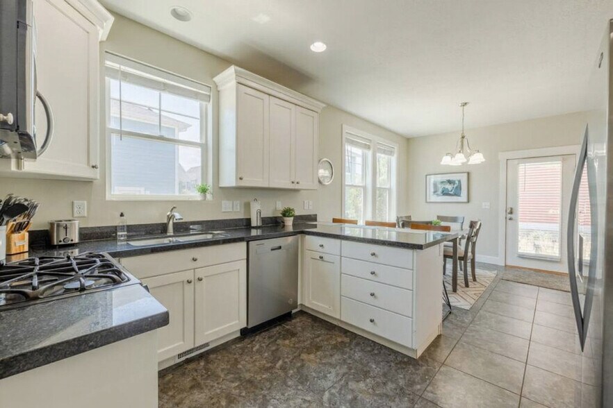 Building Photo - 5032 Bear Trap Dr