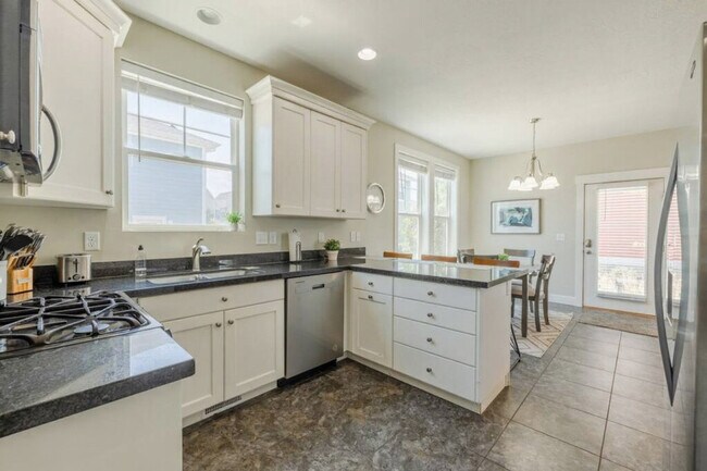 Building Photo - 5032 Bear Trap Dr