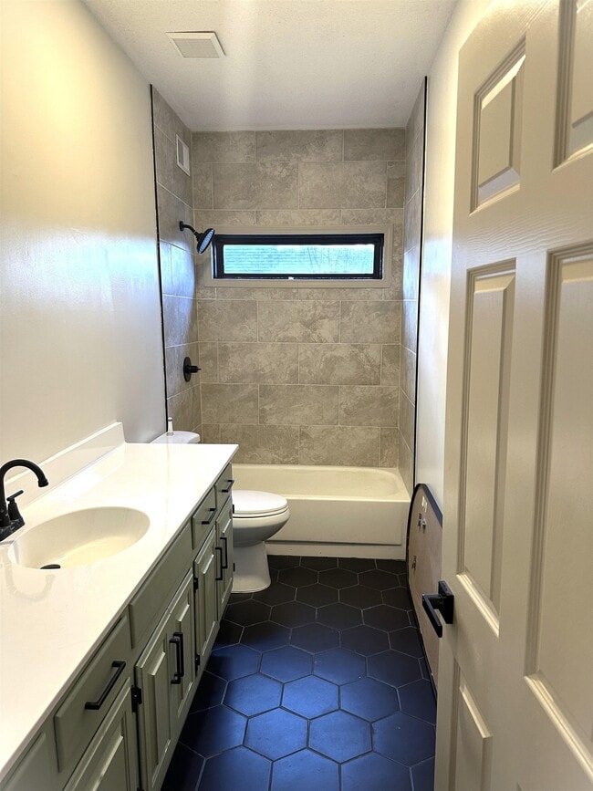 Building Photo - 6725 Kirby Trace Cove