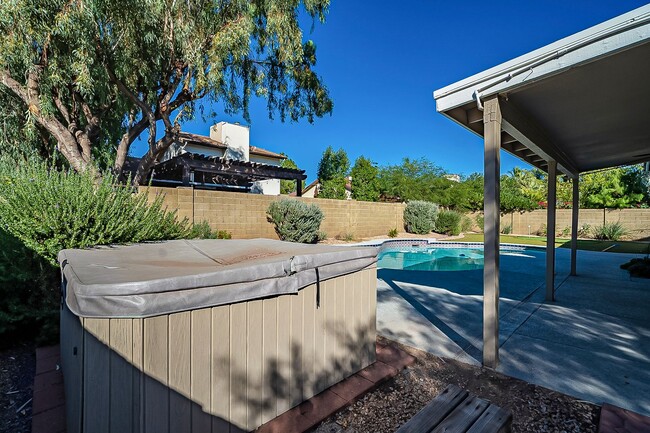 Building Photo - Scottsdale - Four bedroom with POOL