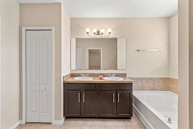 Building Photo - 7806 Tanbier Dr