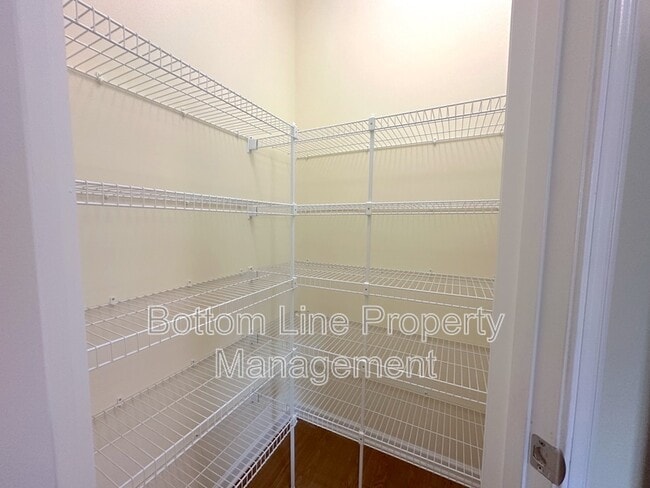 Building Photo - 9341 Hamel St
