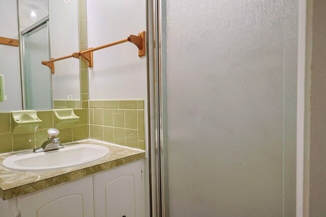 Building Photo - nice renovated 4 Bed 3 Bath