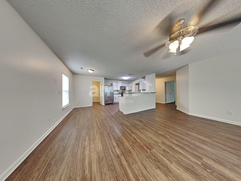 Building Photo - 5057 Thornton Dr