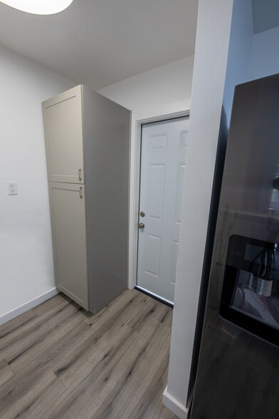 Pantry - 923 N Avenue 56