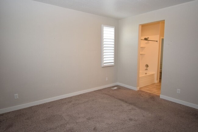 Building Photo - Gorgeous 5 Bed 3 Bath home in Herriman!!!