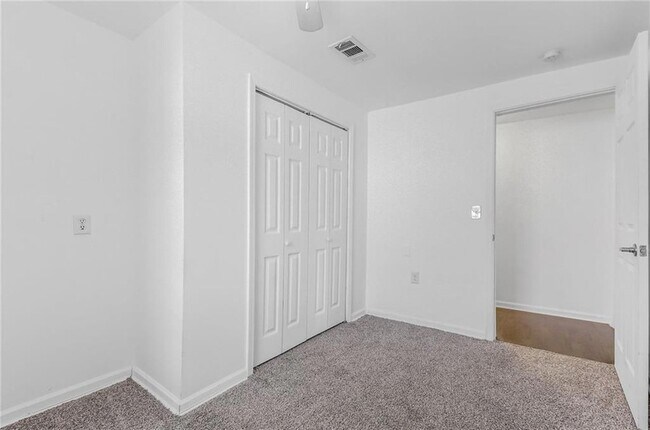 Building Photo - 1105 E 3rd St