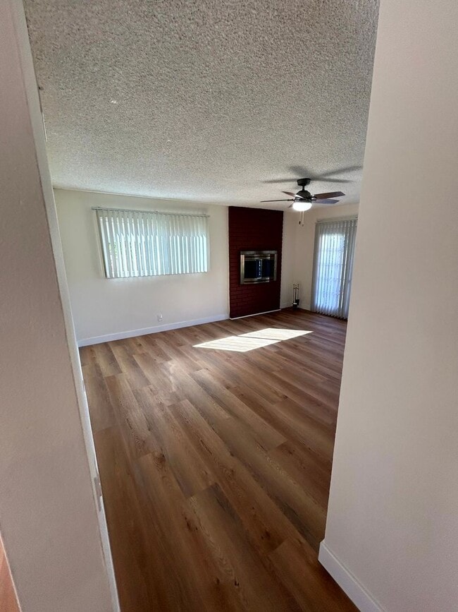 Building Photo - Spacious 4-Bed, 2-Bath Home with a Large Backyard in Prime West Hills!