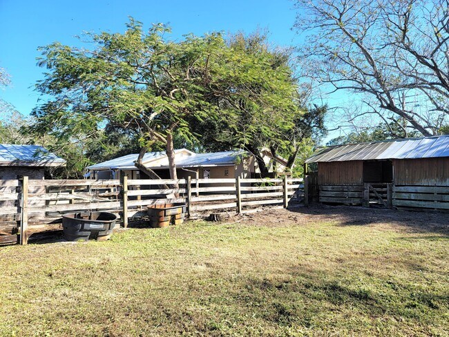 Building Photo - 4362 W Midway Rd