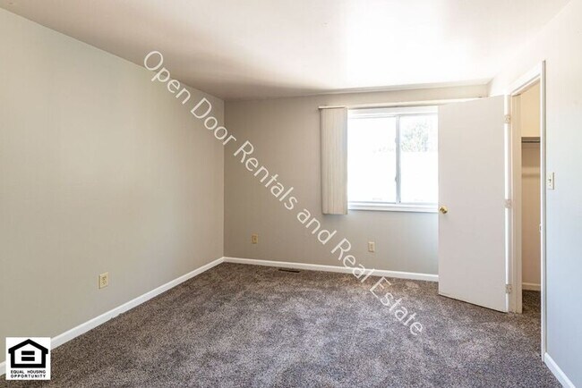 Building Photo - 15030 Tally Ho Dr