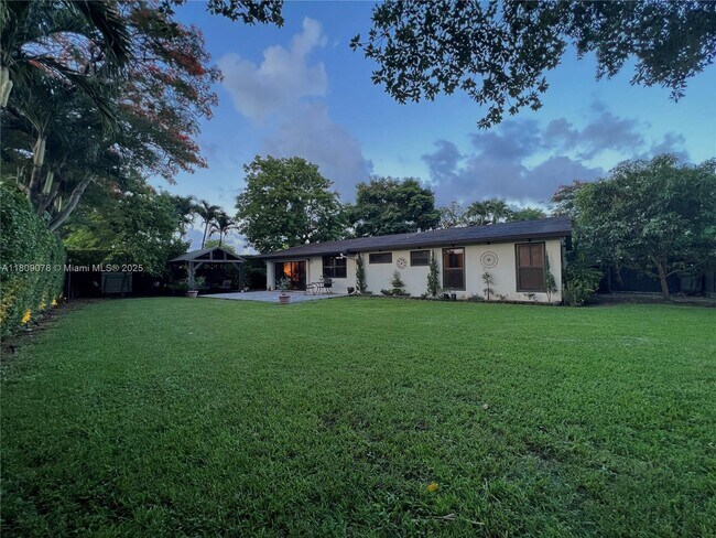 Building Photo - 7704 SW 139th Ct