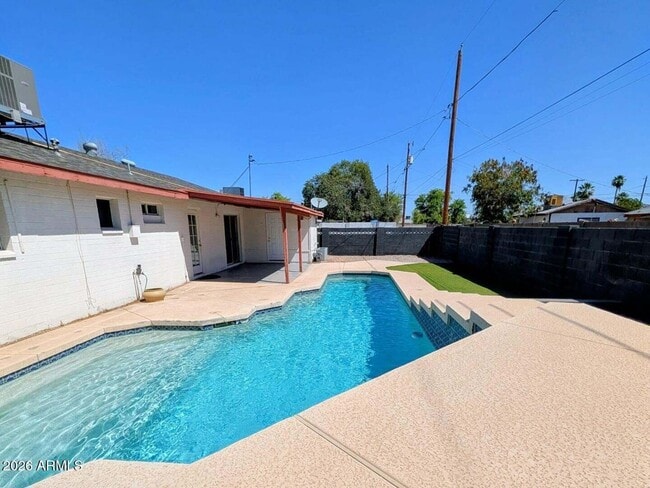 Building Photo - 1711 S Hardy Dr