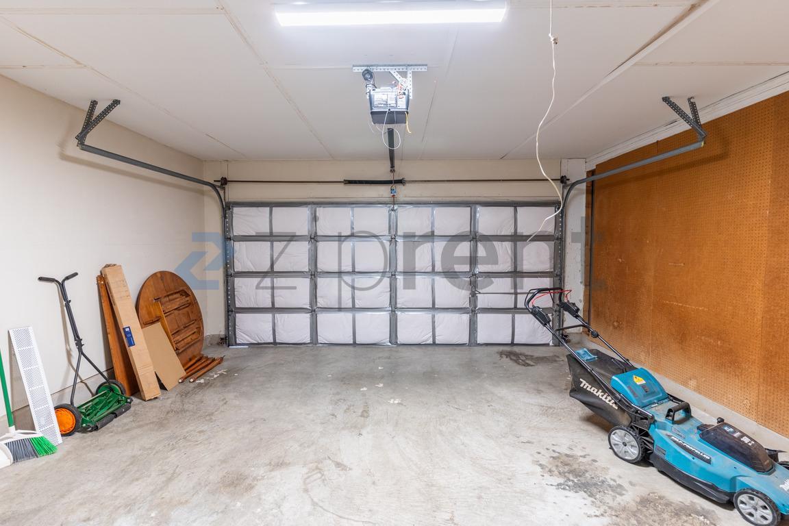 Building Photo - Unit