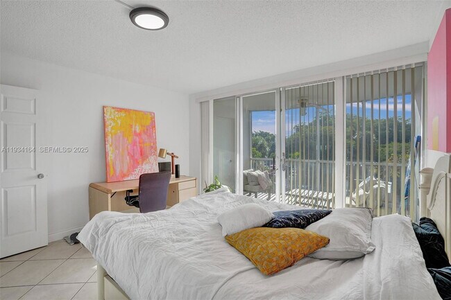 Building Photo - 1780 NE 191st St