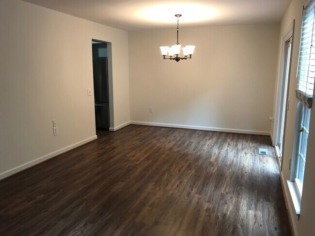 Building Photo - 5860 Wood Flower Ct