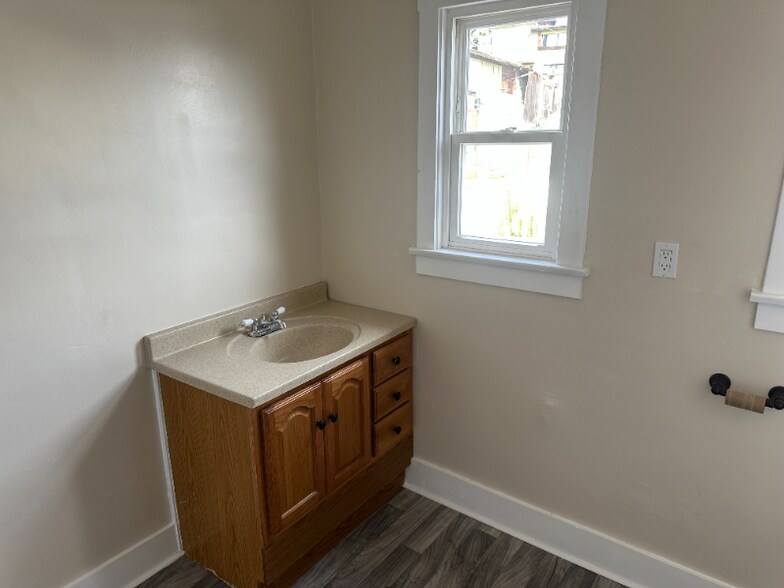 Building Photo - 3046 Island Ave