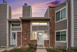 Building Photo - 1 Bed 1.5 Bath w/ Detached Garage - Townhome in Lake Arbor Arvada!!