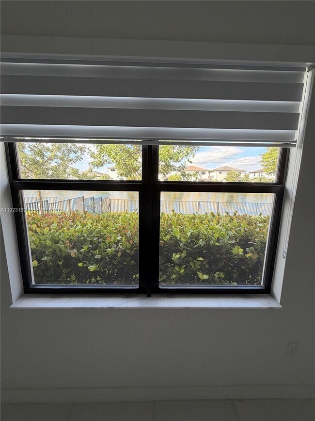 Building Photo - 4398 SW 173rd Ave