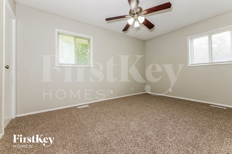 Building Photo - 9309 Farley Ave