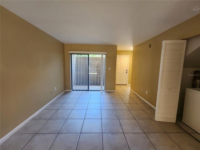 Building Photo - 702 SW 70th Terrace