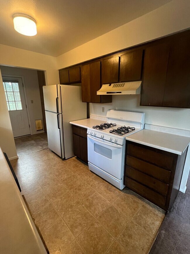 Building Photo - (LEASE PENDING) $2,475 3 Bed/2 Bath House -Country Club Estates neighborhood