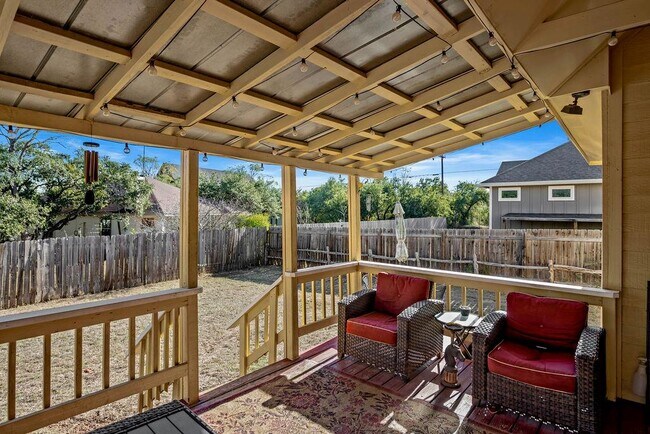 Building Photo - 11 Elmwood Cir