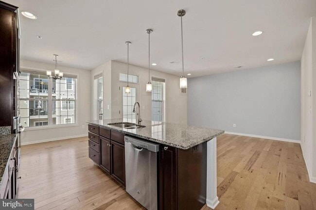Building Photo - 43144 Thoroughfare Gap Terrace