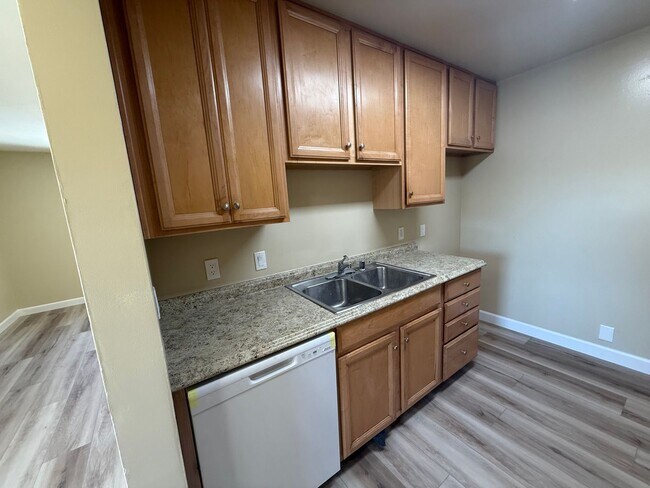 Building Photo - 1048 Mohr Ln